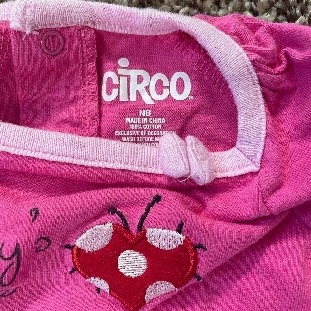 🐶🐶Circo newborn pink “mommys little lovebug” long sleeve onesie.🐶🐶